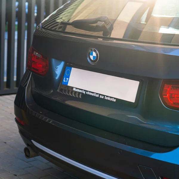 Automobilų numerių rėmeliai su juokingu užrašu