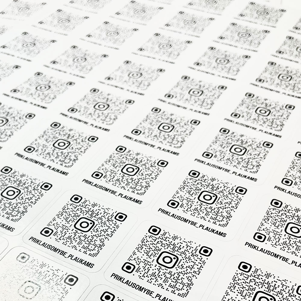 lipnios etiketės su qr kodu kvadratinės formos