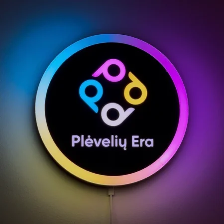 Šviečiantis 3D logotipas ant sienos