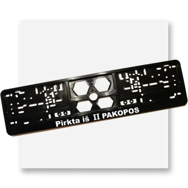 Juodas automobilio numerių rėmelis su užrašu „Pirkta iš II pakopos“