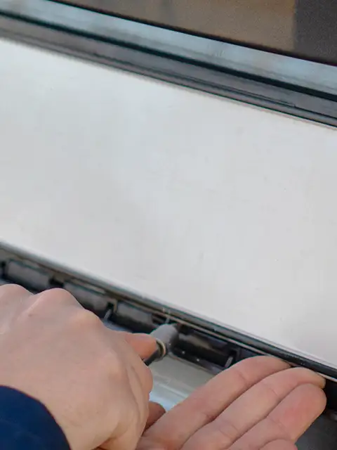 Numerio ženklo užtvirtinimas apačioje